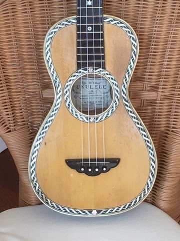 c.1928 De Vekey Style 4 ukulele