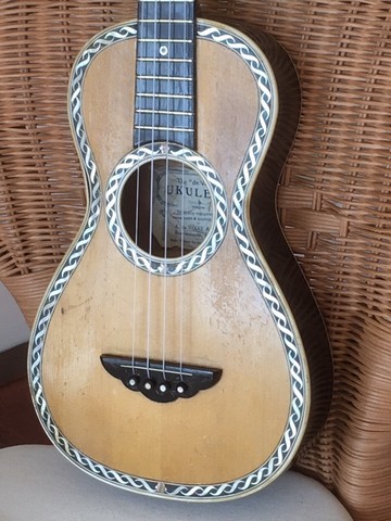c.1928 De Vekey Style 4 ukulele
