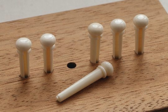 Bone, 3 degree, slotted, skinny for 1970s Japanese guitars, no dot